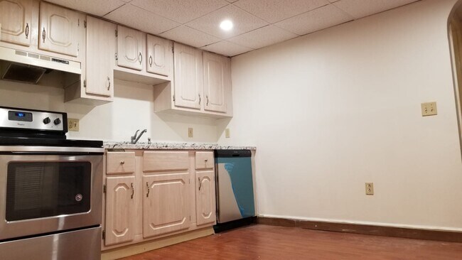 Building Photo - 23 Shadowbrook Ln