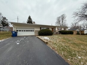 Building Photo - 9 Paradise Ln