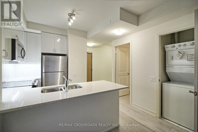 Photo du bâtiment - 4955 Yonge St