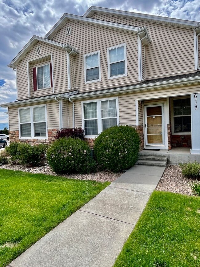 *ONE MONTH FREE RENT!* Beautifully Updated 3 Bedroom Town Home - *ONE MONTH FREE RENT!* Beautifully Updated 3 Bedroom Town Home