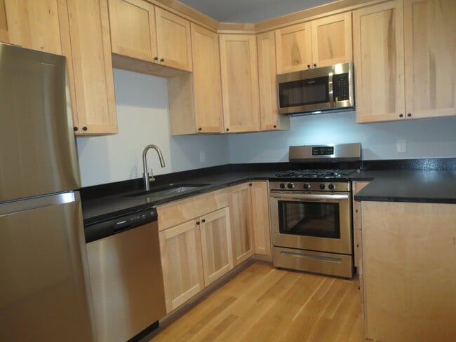 Building Photo - 1786 W 44th St