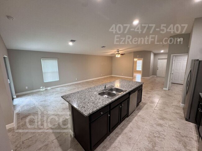 Building Photo - 1223 San Matio St