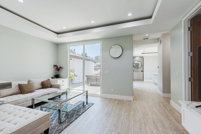 Building Photo - 10068 Russell Ave