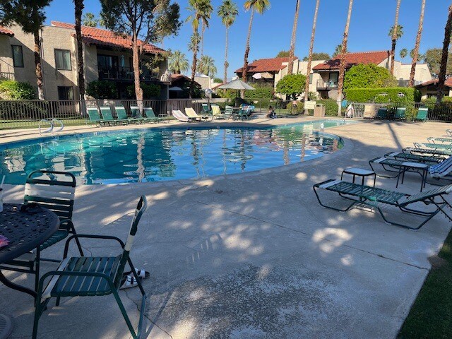 Foto del edificio - 451 E Via Carisma