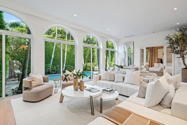 Building Photo - 245 Everglade Ave