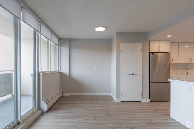 1BR, 1BA - 800SF - Dining Room - Cloisters of the Don