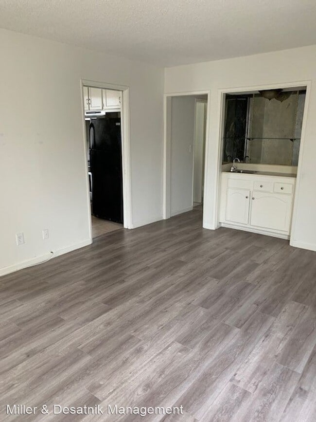 Building Photo - 11733 Mayfield Ave