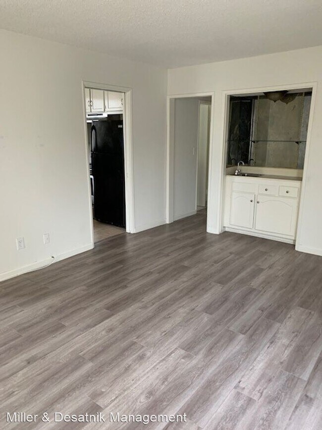 Foto del edificio - 11733 Mayfield Ave