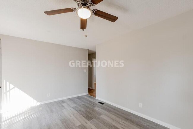 Building Photo - 304 Glen Canyon Dr