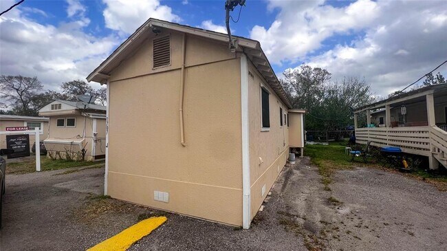 Foto del edificio - 1707 Heaney Dr