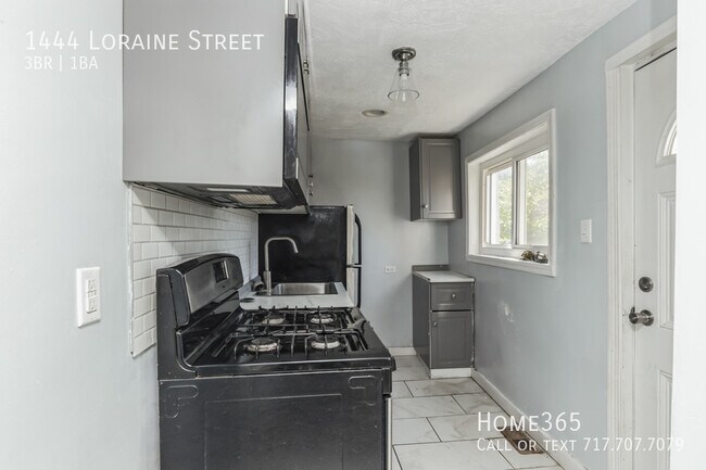 Building Photo - Cozy 3 bed 1 bath Single-Family Home Awaits
