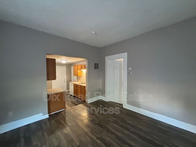 Building Photo - 609 Eighteenth Avenue