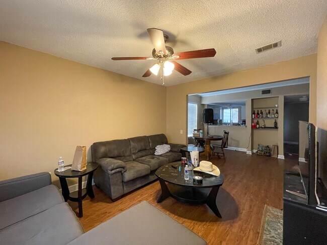 Building Photo - 1607 Lemon Tree Ln