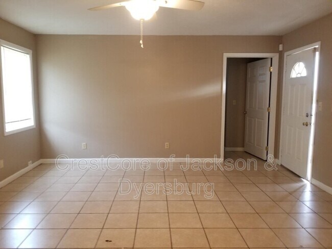 Building Photo - 864 Egg Hill Rd