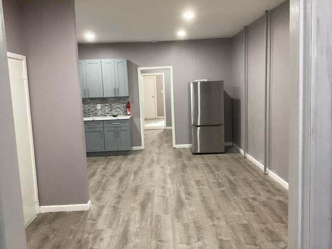 Building Photo - 422 Avenue C