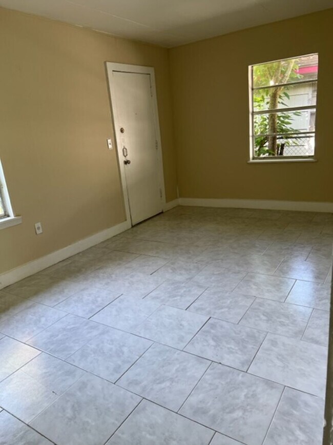 Photo - 5606 Thrush Dr House