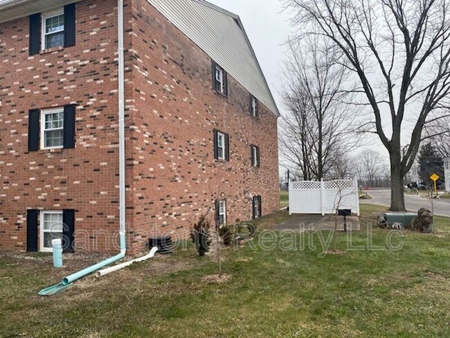 Building Photo - 115 Fox Hill Ln