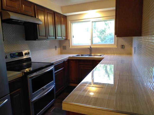 Foto del edificio - 1090 E Huffaker Ln