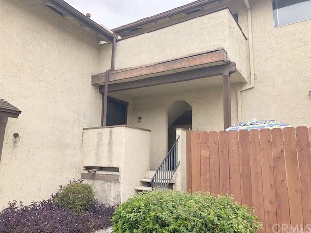 Building Photo - 2411 S Ridgewood Dr