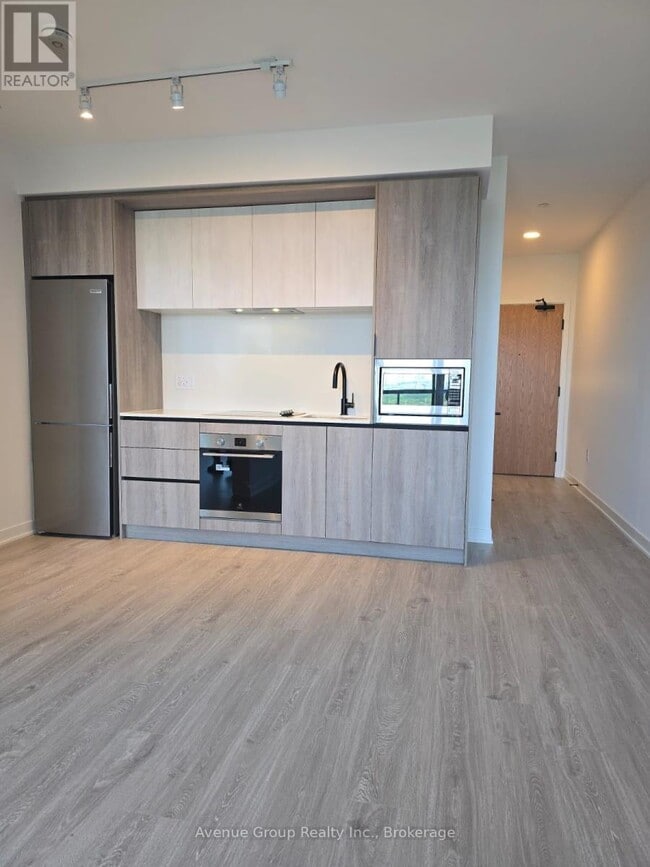 Photo du bâtiment - 2495 Eglinton Ave W