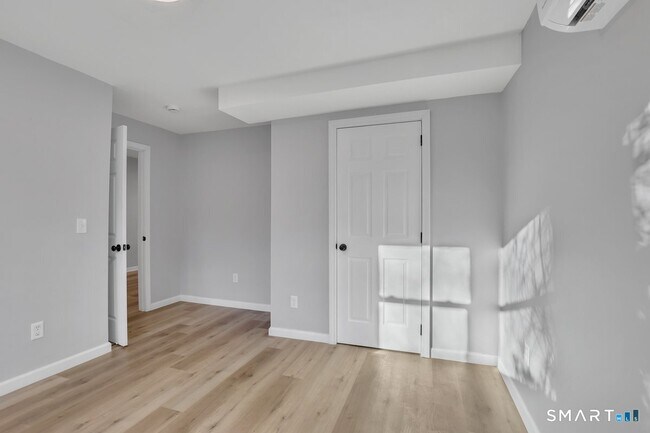 Foto del edificio - 196 Hartford Rd