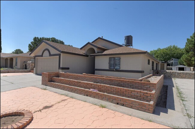 Building Photo - Pending