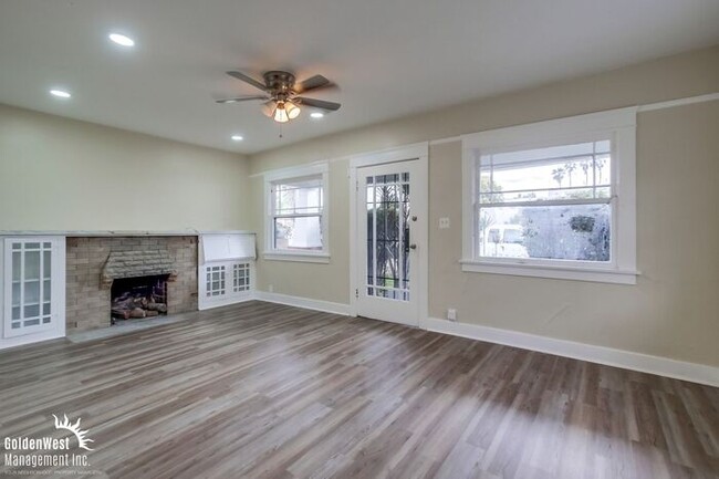 Building Photo - Newly Renovated 2Bdm 1Ba Craftsman Home in...