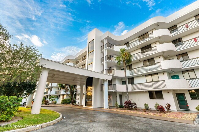 Building Photo - 300 Columbia Dr