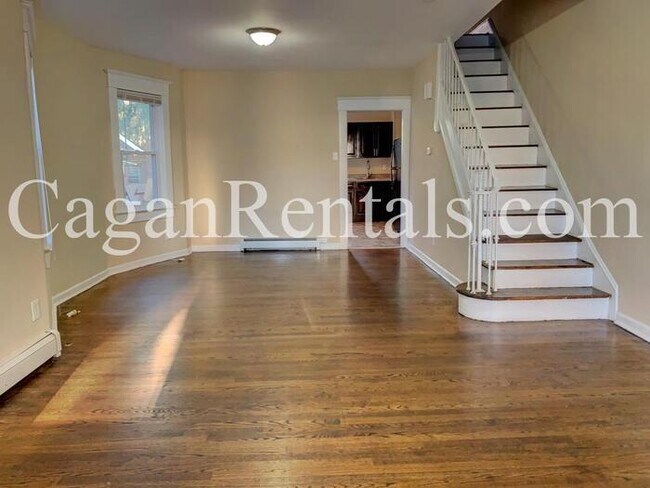 Building Photo - Updated 3-bedroom in Trenton!