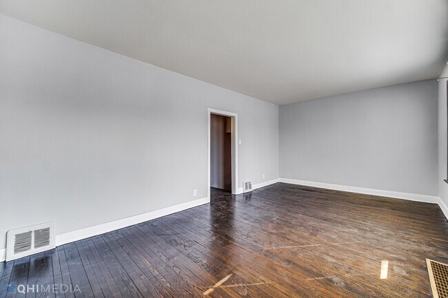 Building Photo - 8311 S Paxton Ave