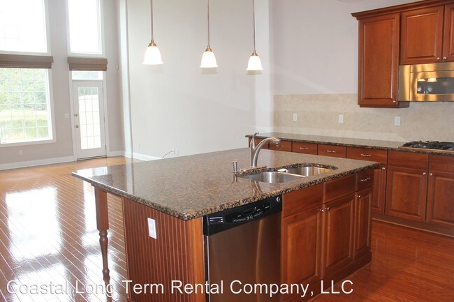 Building Photo - 3 br, 4 bath House - 186 Persimmon Circle