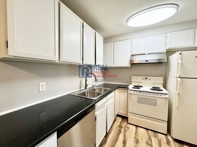 Building Photo - 5300 Cherry Creek S Dr