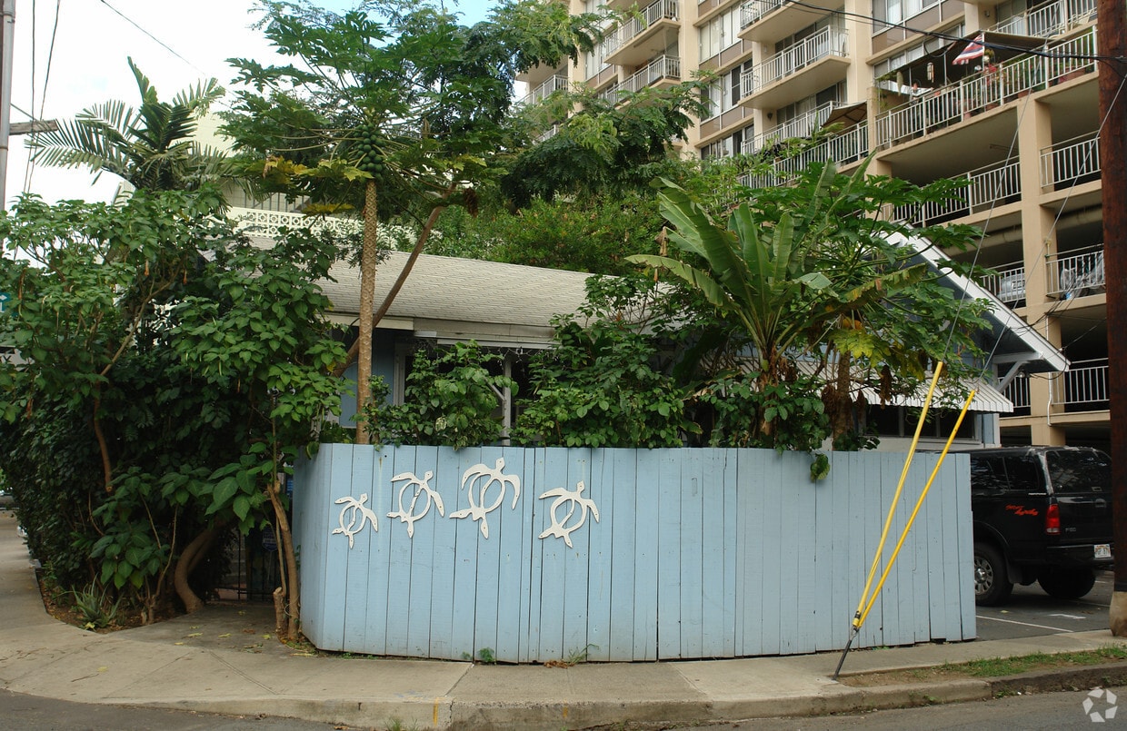 Building Photo - 251 Kaiulani Ave