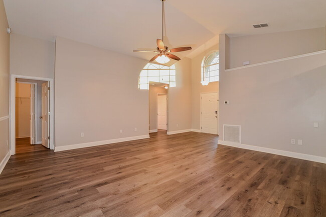 Building Photo - 935 Brightview Dr