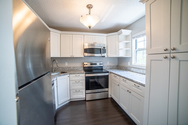 Building Photo - 9093 W Swan Cir