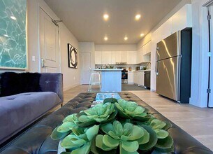 Building Photo - Strada 1200