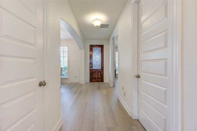 Building Photo - 27310 Onslow Run Dr
