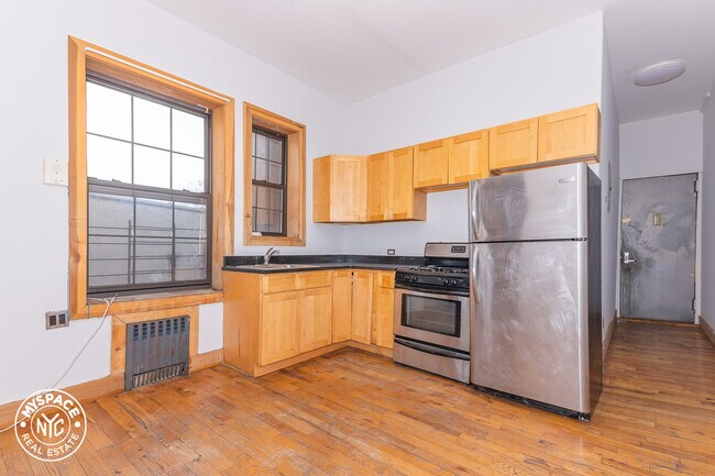 Building Photo - 1140 St Johns Pl