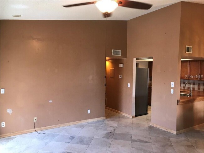 Building Photo - 4559 Lakeway Dr