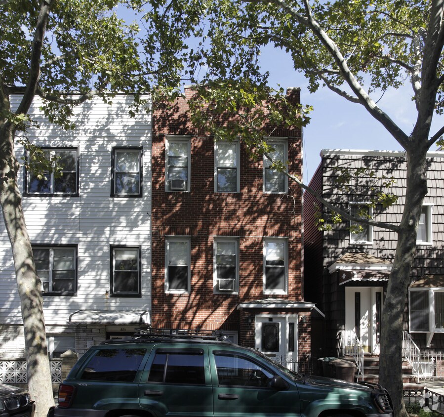 Foto del edificio - 67 Skillman Ave