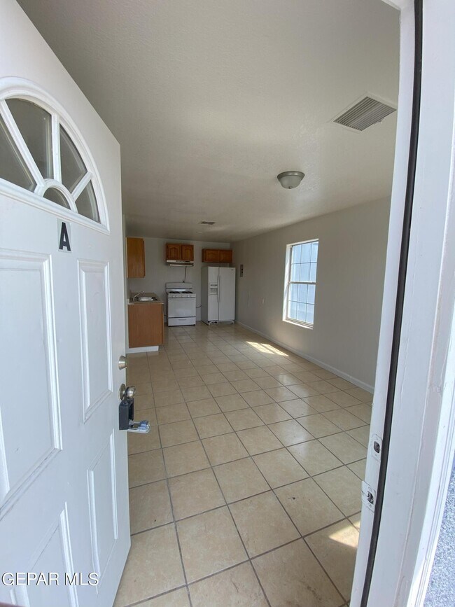 Building Photo - 1613 Coach Rd