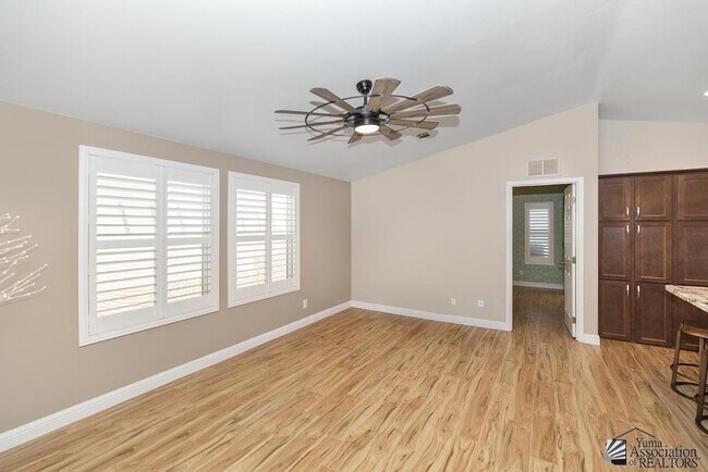 Foto del edificio - 5584 E 34th St