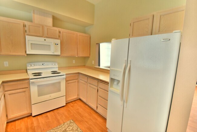 Building Photo - 3bd/2.5ba Edmonds Home