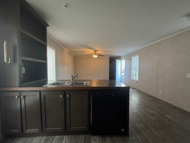 Building Photo - 4477 Goldenrod Dr