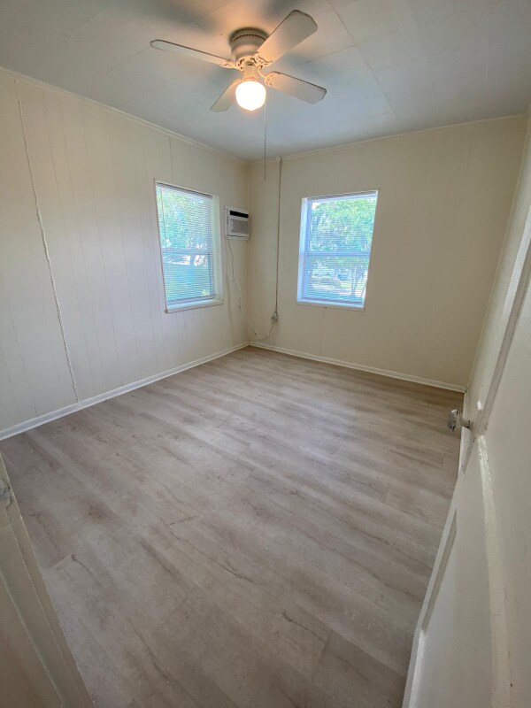 Building Photo - 806 Ave O SW