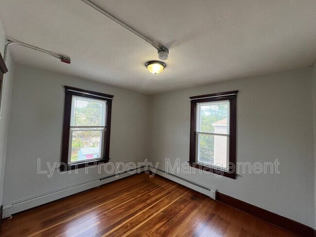 Building Photo - 156 Bennett St