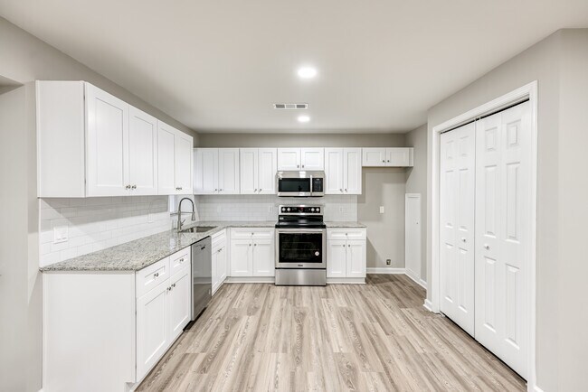 Building Photo - 5494 Saddle Club Rd