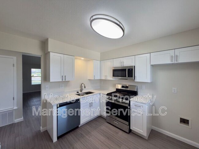 Building Photo - 1614 W Braker Ln