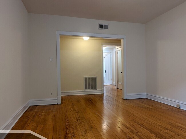 Foto del edificio - 2524 N Kedzie Blvd