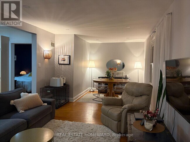 Photo du bâtiment - 158 Millwood Rd